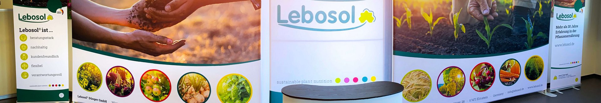 Große Messewände mit Lebosol® Branding und Pflanzenbilder